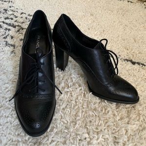 Black Oxford Pump/Chunky Heel in Size 9 - Like New!